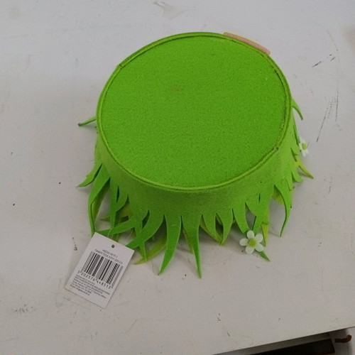 Felt Basket used, dimensions 4.5 cm height, 13 cm with leaves, 18 cm diameter