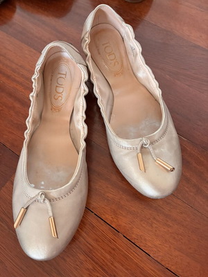 Tod's ballerinas size 37 like new, gold