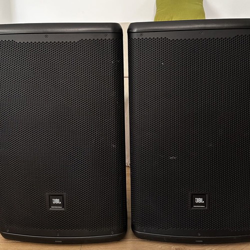 JBL EON 715 surround speakers like new, set of 2 with stands