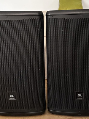 JBL EON 715 surround speakers like new, set of 2 with stands