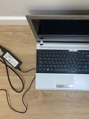 Samsung laptop used for parts without hard drive