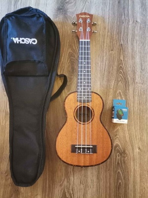 Cascha Premium Mahogany Soprano Ukulele set like new