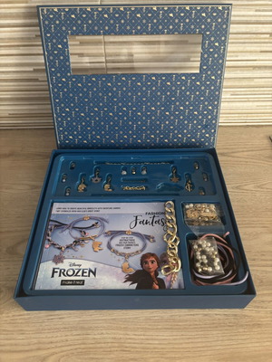 Make It Real Disney Frozen II Crystal Dreams jewelry bracelet set
