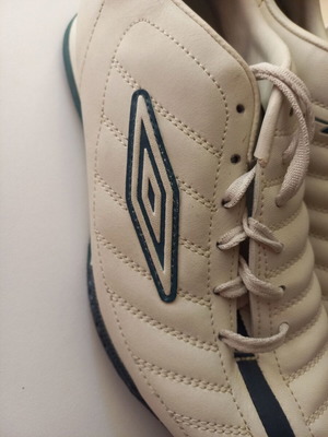 Umbro women's athletic shoes size 39.5 like new, white beige