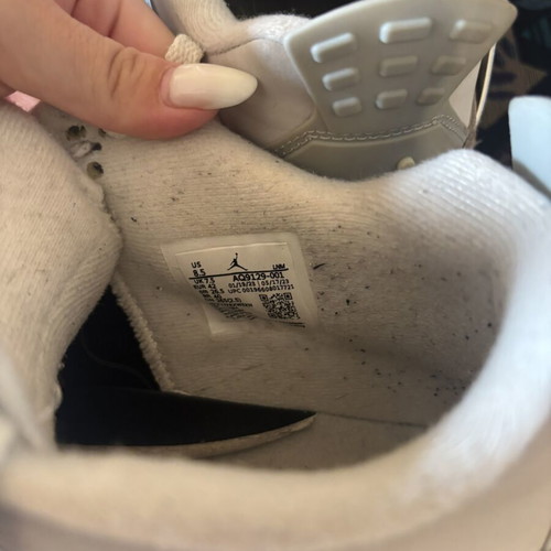 Air Jordan 4 Retro Frozen Moments sneakers, size 42, grey silver