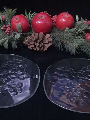 Kosta Boda Grape Cheese Plates Pair Ann & Goran Warff Like New