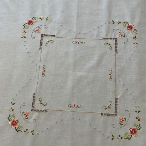 Vintage tablecloth with Richelieu cutwork embroidery 82x80cm like new