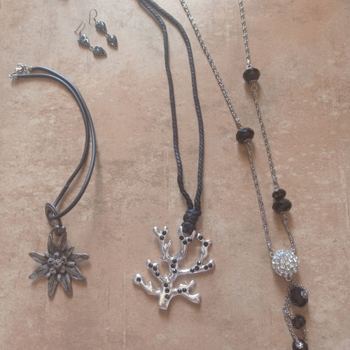 Necklace and earrings like new, set