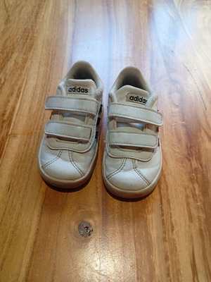 Adidas children's shoes size 21 used, black and white sports