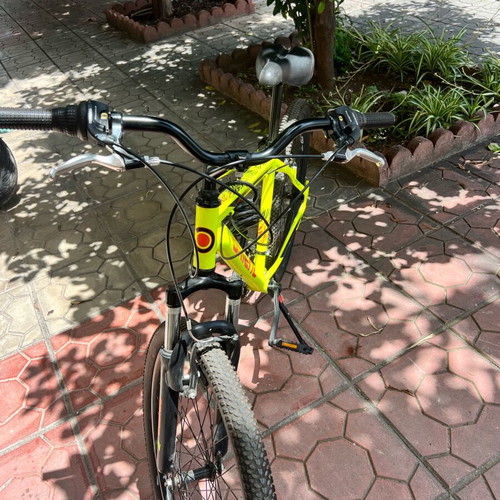 Mountain bike like new with disc brakes and front suspension 26 inch