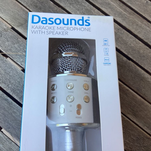 Dasounds karaoke microphone with speaker brand new