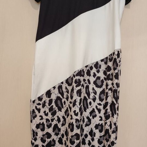 shein black and white maxi dress Shein black and white floral maxi dress with slit, Women's Fashion, Dresses & Sets, Dresses on Carousell