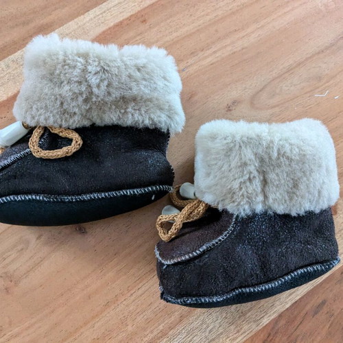 Fur baby booties 12 cm like new with leather sole