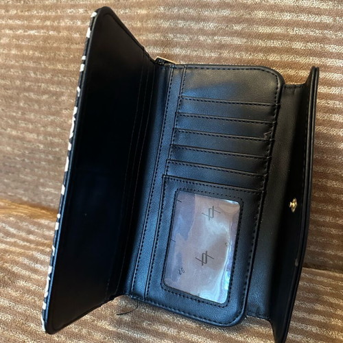 Verde wallet slightly used