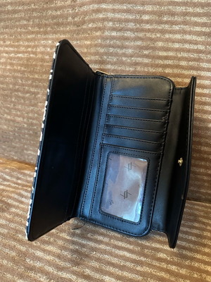 Verde wallet slightly used