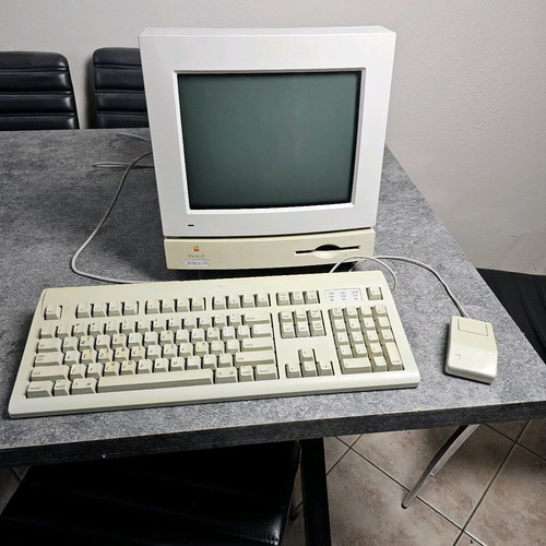 Apple computer used in very good condition