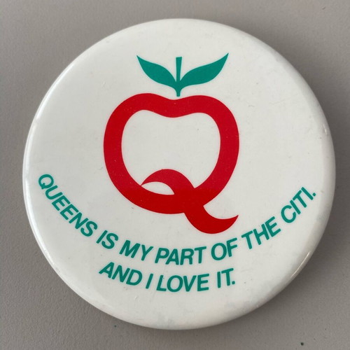 Queens collectible badge 7 cm used