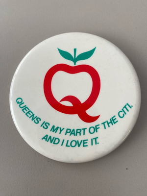 Queens collectible badge 7 cm used