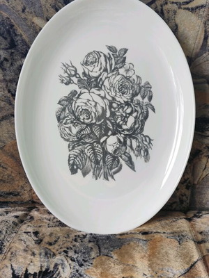 Engraved porcelain plate new