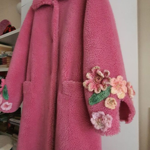 Coat new with crocheted handmade flowers pink S-M