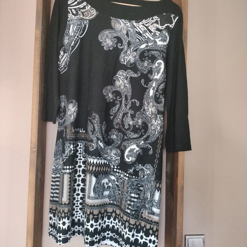 Elastic dress three-quarter sleeve XL used, above the knee