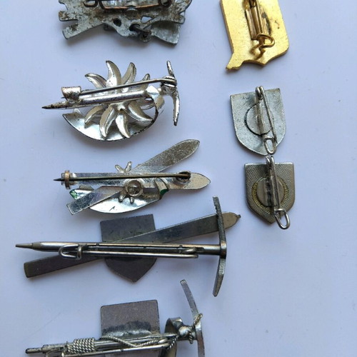 Vintage pins used, set of 8 pieces