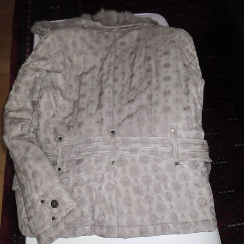 Italian jacket like new, warm with lining and real fur, size XL