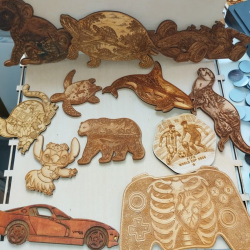 Wooden decorative figures, pack of 3, 10cm, custom orders