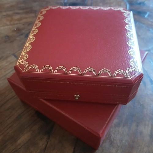 Cartier necklace box like new