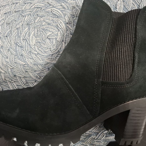 Ugg Hazel Black Suede Ankle Boots like new, size 36