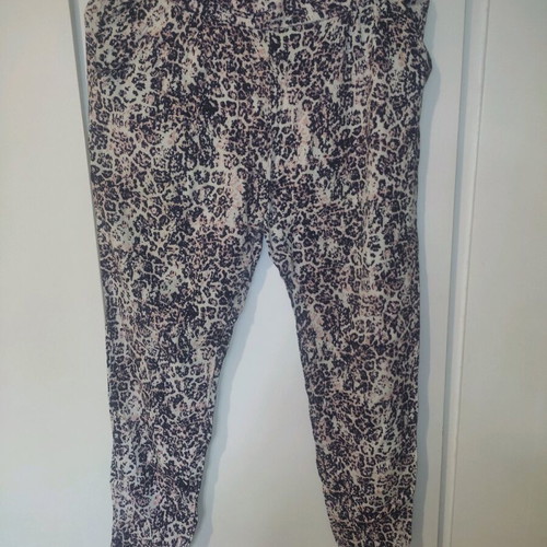 Summer pants used, medium size Bershka with purple and pink details