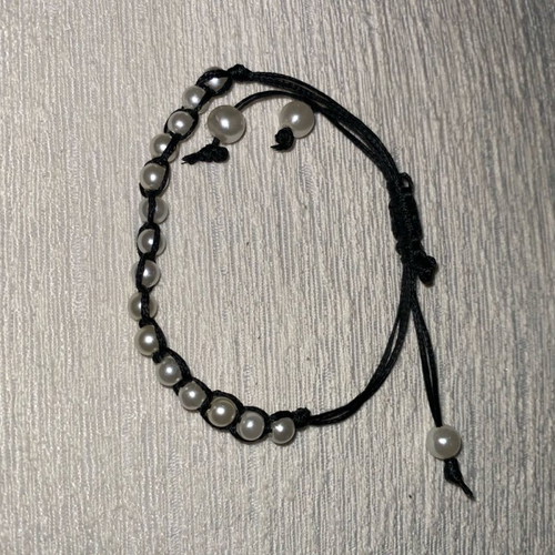 Handmade bracelet with pearls