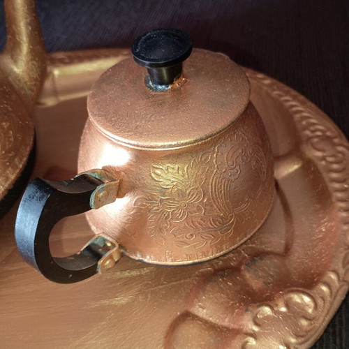 Upcycled σετ τσαγιού μεταχειρισμένο με ανάγλυφα σχέδια και μαύρη λαβή
