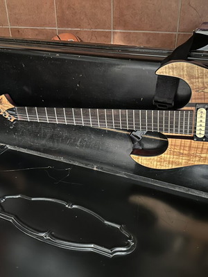 B.C. Rich Classic Exotic Dlx Edition electric guitar like new with case and strap
