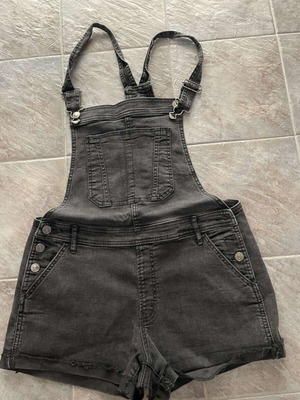 Abercrombie & Fitch gray shorts overalls size M like new