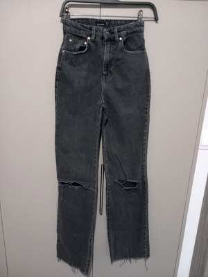 Wide leg μαύρο παντελόνι με σκισίματα, μεταχειρισμένο Stradivarius