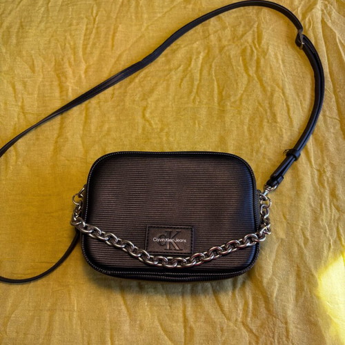 Calvin Klein Jeans crossbody bag with chain like new, black