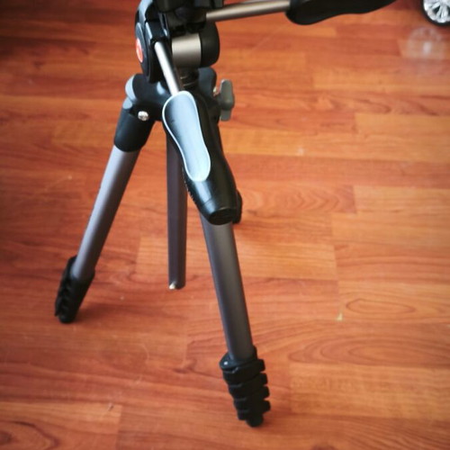 Manfrotto photographic tripod like new, max height 165 cm