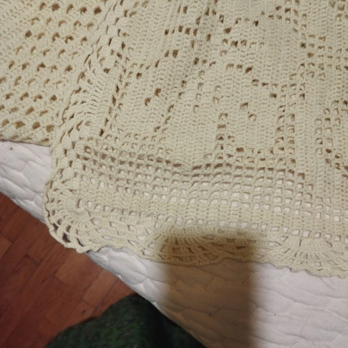Knitted blanket like new, beige yellow, 1.40 m bed size