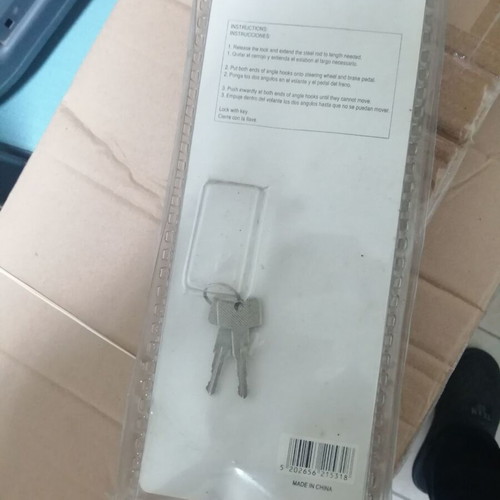 Car steering wheel lock new with 2 keys