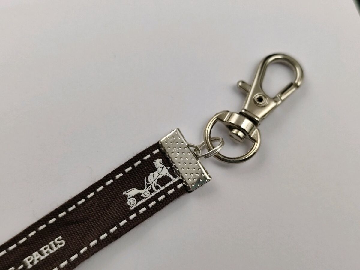 Hermes Keychain used made from ribbon - € 6,00 - Vendora.cy