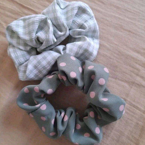 Set of 2 pop scrunchies new with quality elastic and fabric