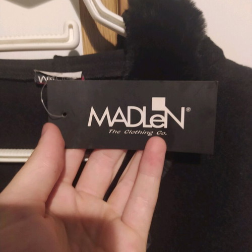 Madlen cape black like new, size S
