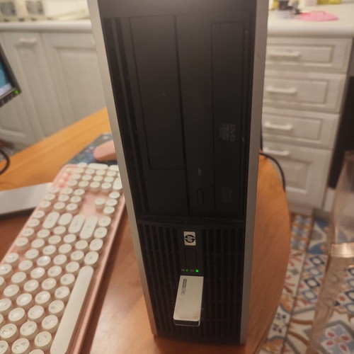 HP Compaq 8100 Elite SFF desktop and Dell 1908WFP 19" monitor used