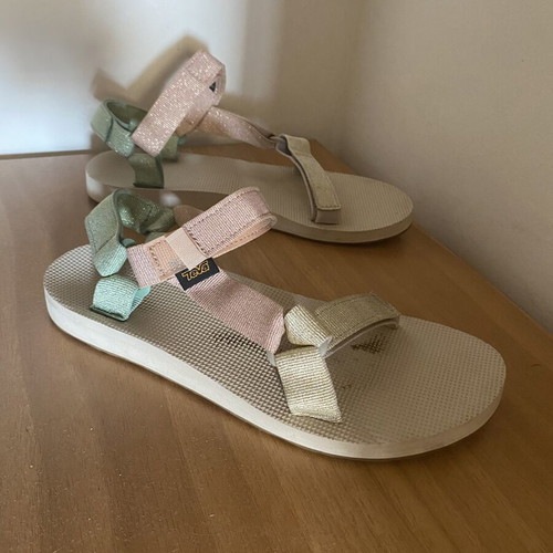 Teva sandals like new, size 39, beige multicolor