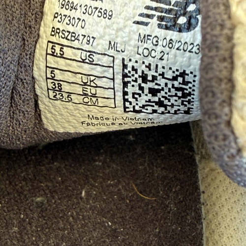 New Balance 530 women's athletic shoes size 38, like new, beige gold