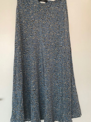Midi skirt Max Mara Weekend 100% silk like new, size XS-S