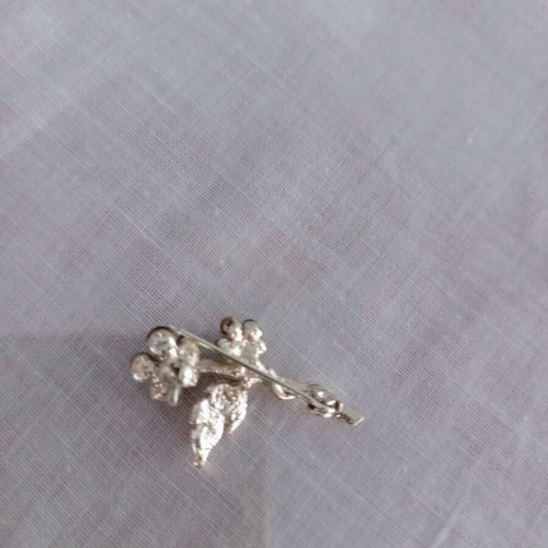 Vintage flower brooch with multicolored rhinestones like new