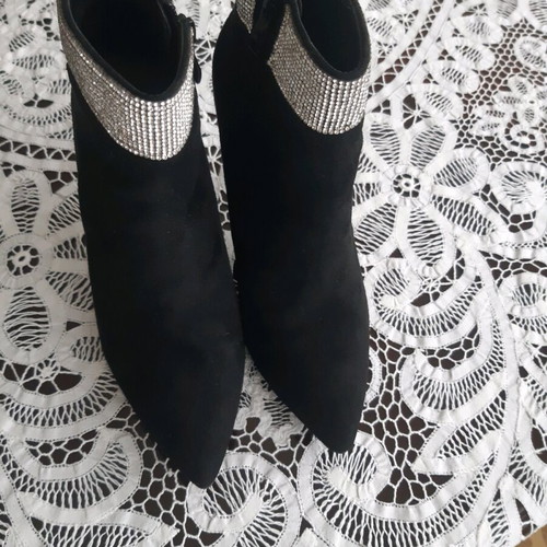 Franchesca Moretti suede black boots size 39 like new with rhinestones