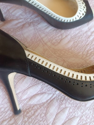 Ivanka Trump heels size 38 peep toe like new black and white